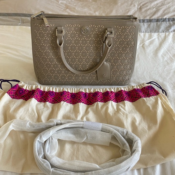 Tory Burch ROBINSON FLORAL PERFORATED
MINI DOUBLE-ZIP TOTE in French Gray - Picture 5 of 7